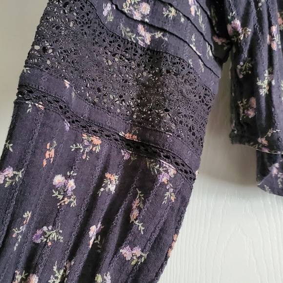 American Eagle Blouse Medium. - Picture 3 of 3